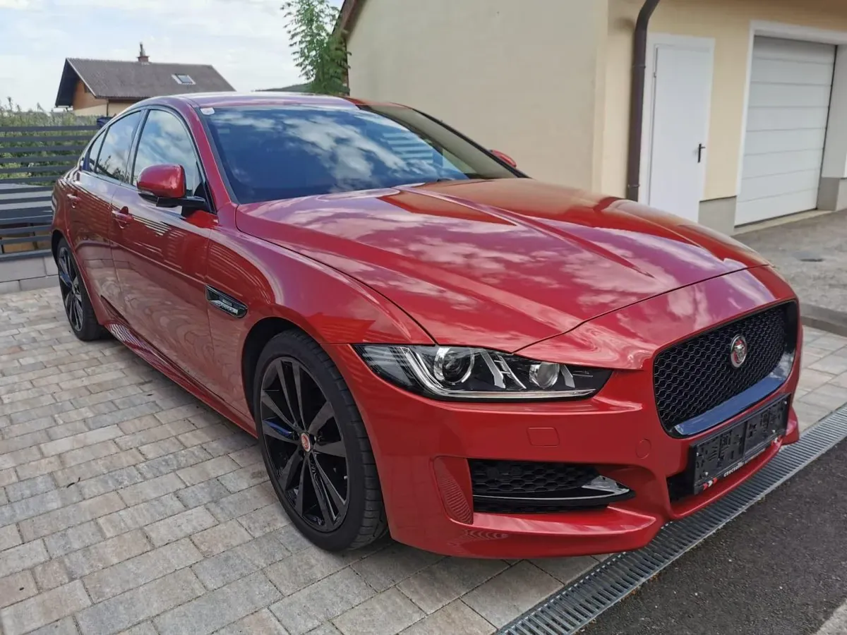 Jaguar Xe 2016 photo 3