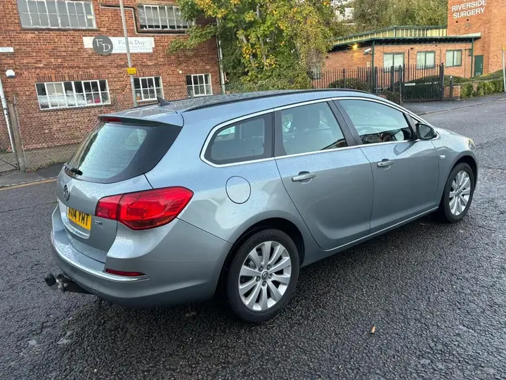 Vauxhall Astra 2014 photo 3