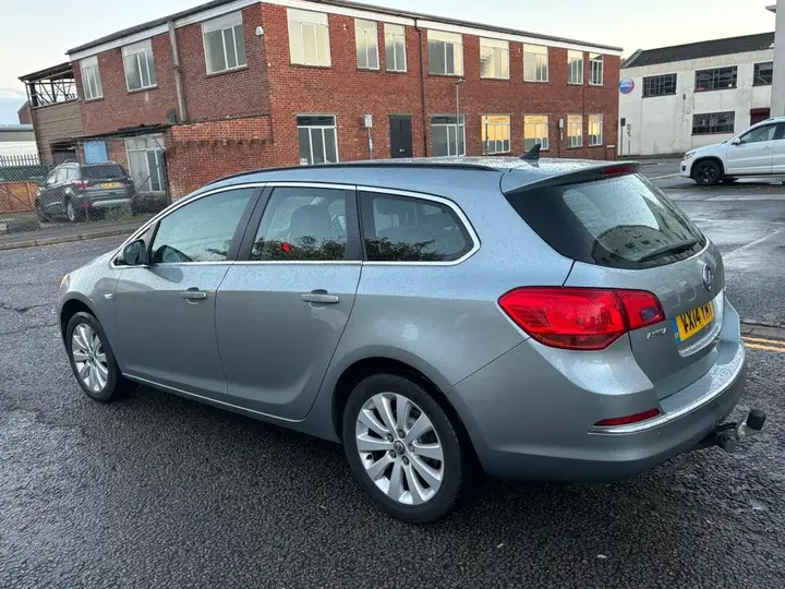 Vauxhall Astra 2014 photo 5