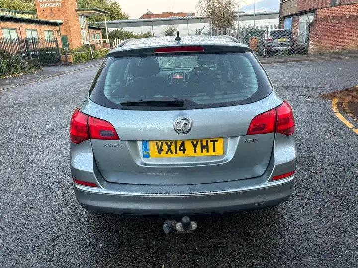 Vauxhall Astra 2014 photo 4