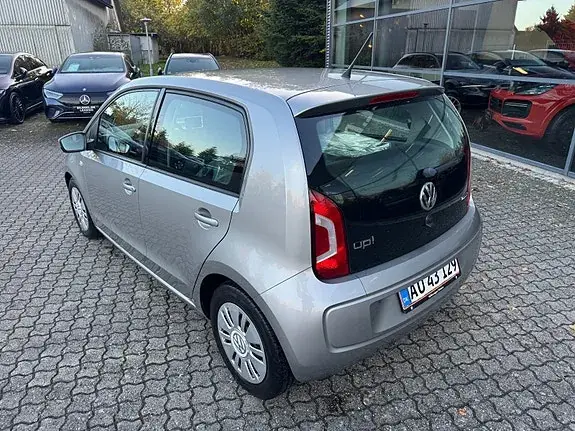 Volkswagen Up 2015 photo 3