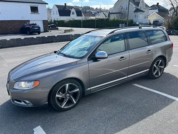 Volvo V70 2012 photo 2
