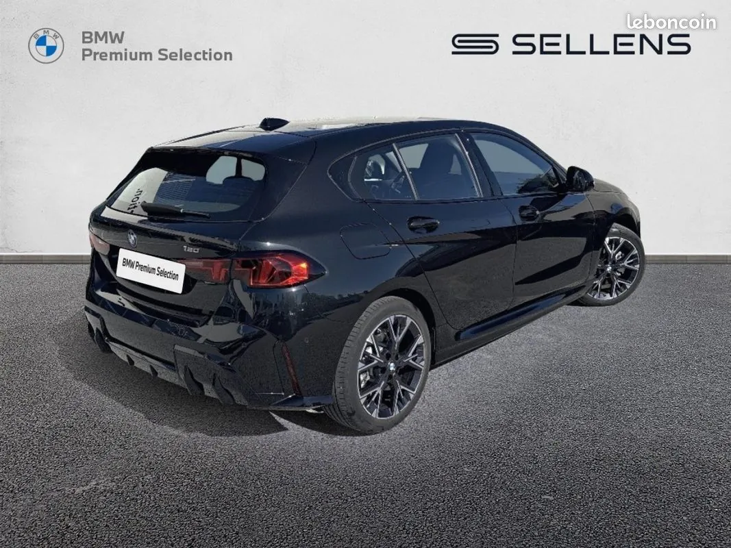 BMW 1 Series 2025 photo 2
