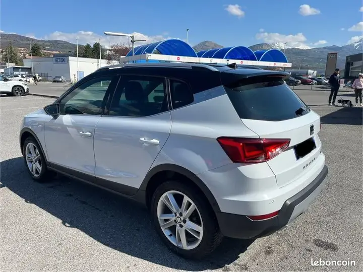 Seat Arona 2019 photo 3
