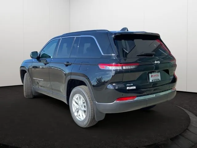 Jeep Grand Cherokee 2026 photo 4