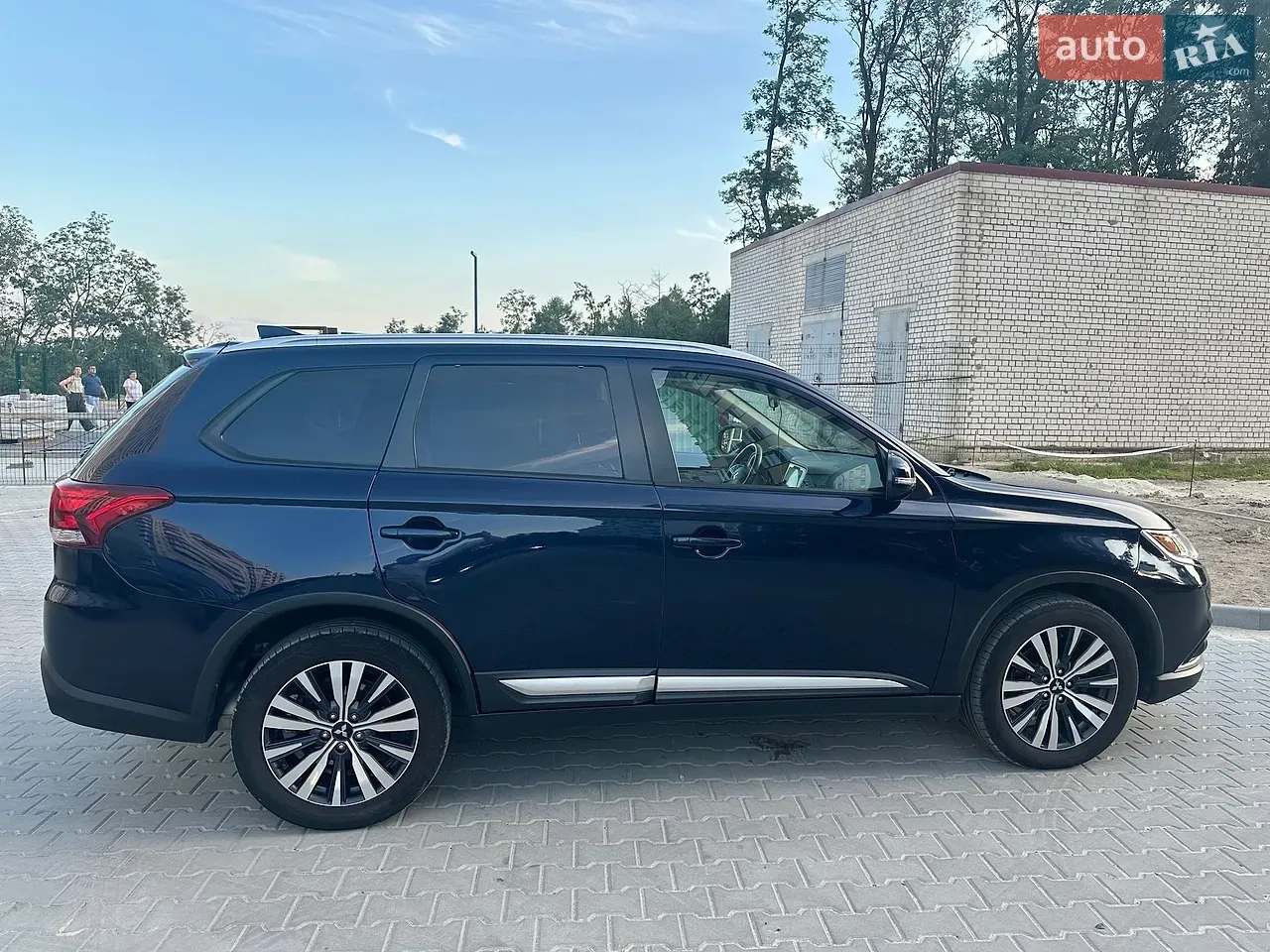 Mitsubishi Outlander 2019 photo 2