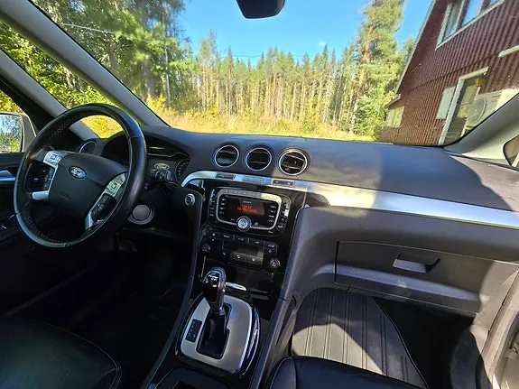 Ford Galaxy 2014 photo 4