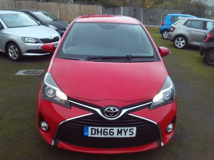 Toyota Yaris 2017 photo 2