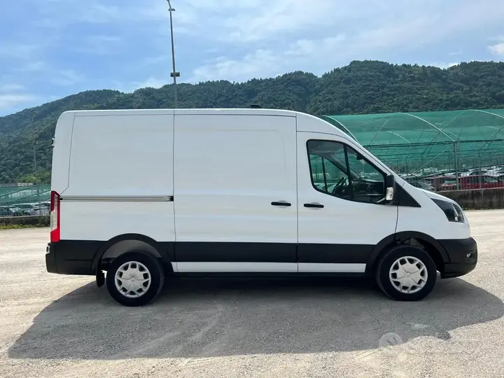 Ford Transit 2025 photo 4