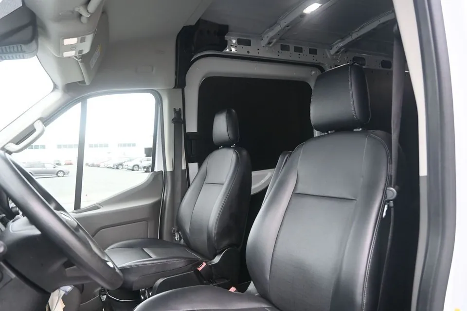 Ford Transit 2025 photo 2