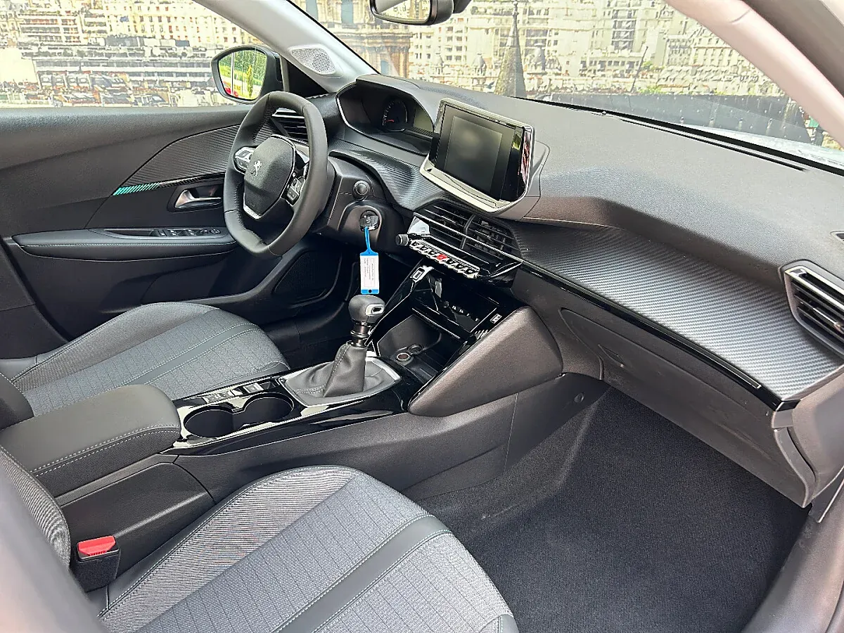Peugeot 208 2023 photo 3