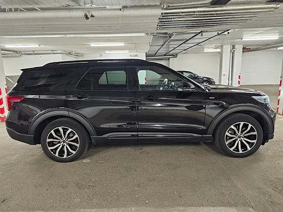 Ford Explorer 2022 photo 2