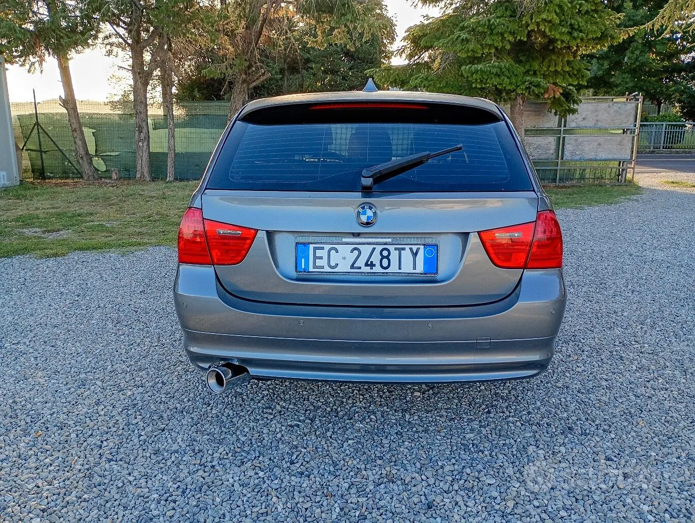 BMW 3 Series 2010 photo 2