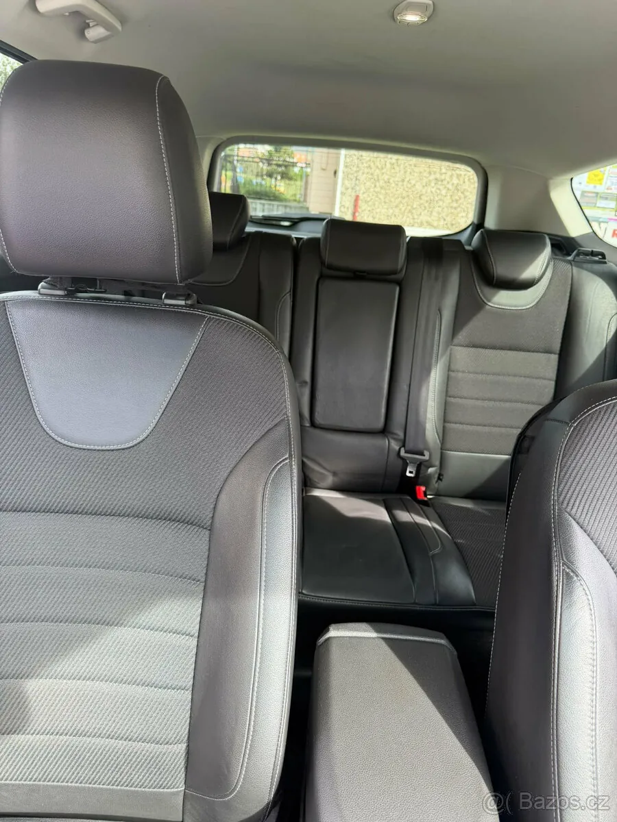 Ford Kuga 2013 photo 2