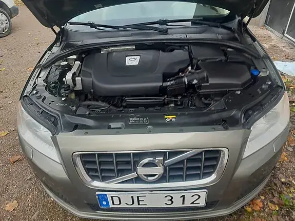 Volvo V70 2010 photo 3