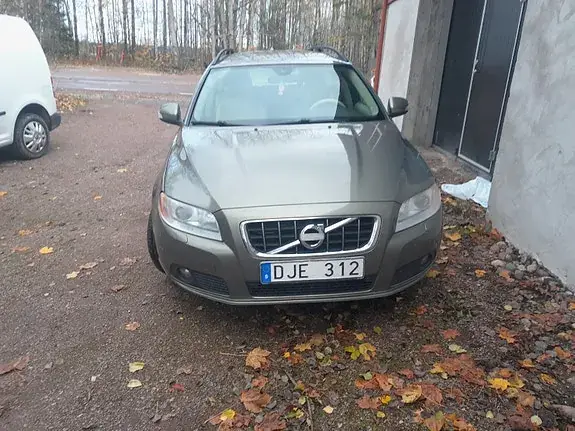 Volvo V70 2010 photo 4
