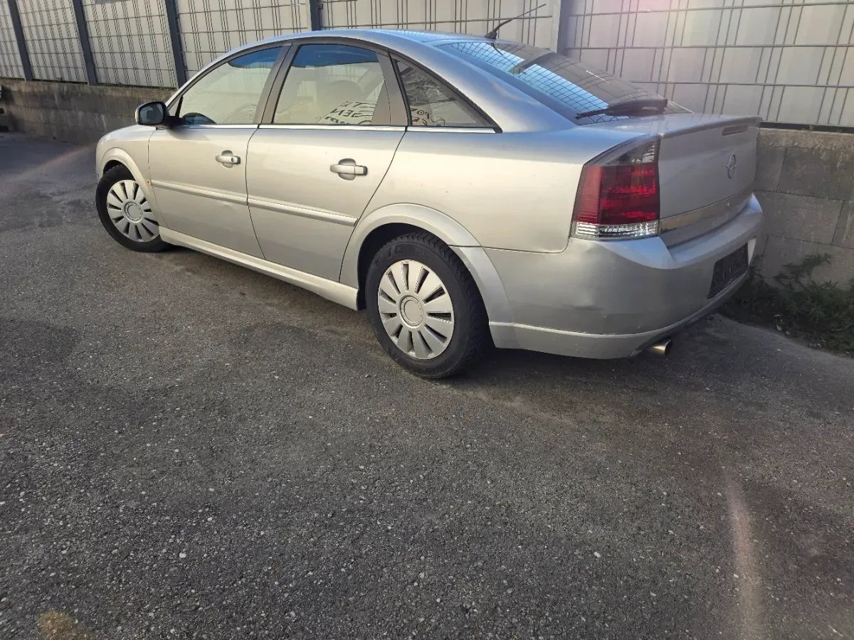 Opel Vectra 2005 photo 2