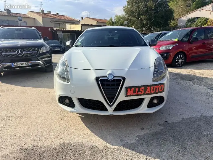 Alfa Romeo Giulietta 2012 photo 2