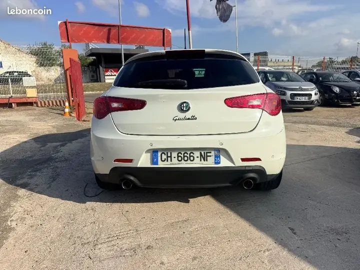 Alfa Romeo Giulietta 2012 photo 5
