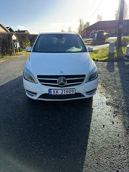 Mercedes-Benz B 180