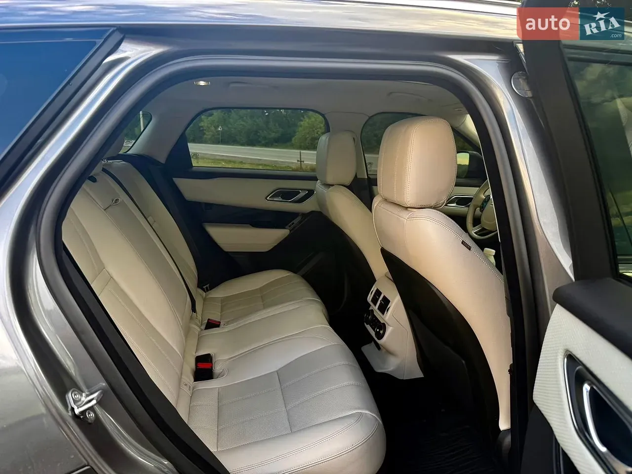 Land Rover Range Rover Velar 2019 photo 5