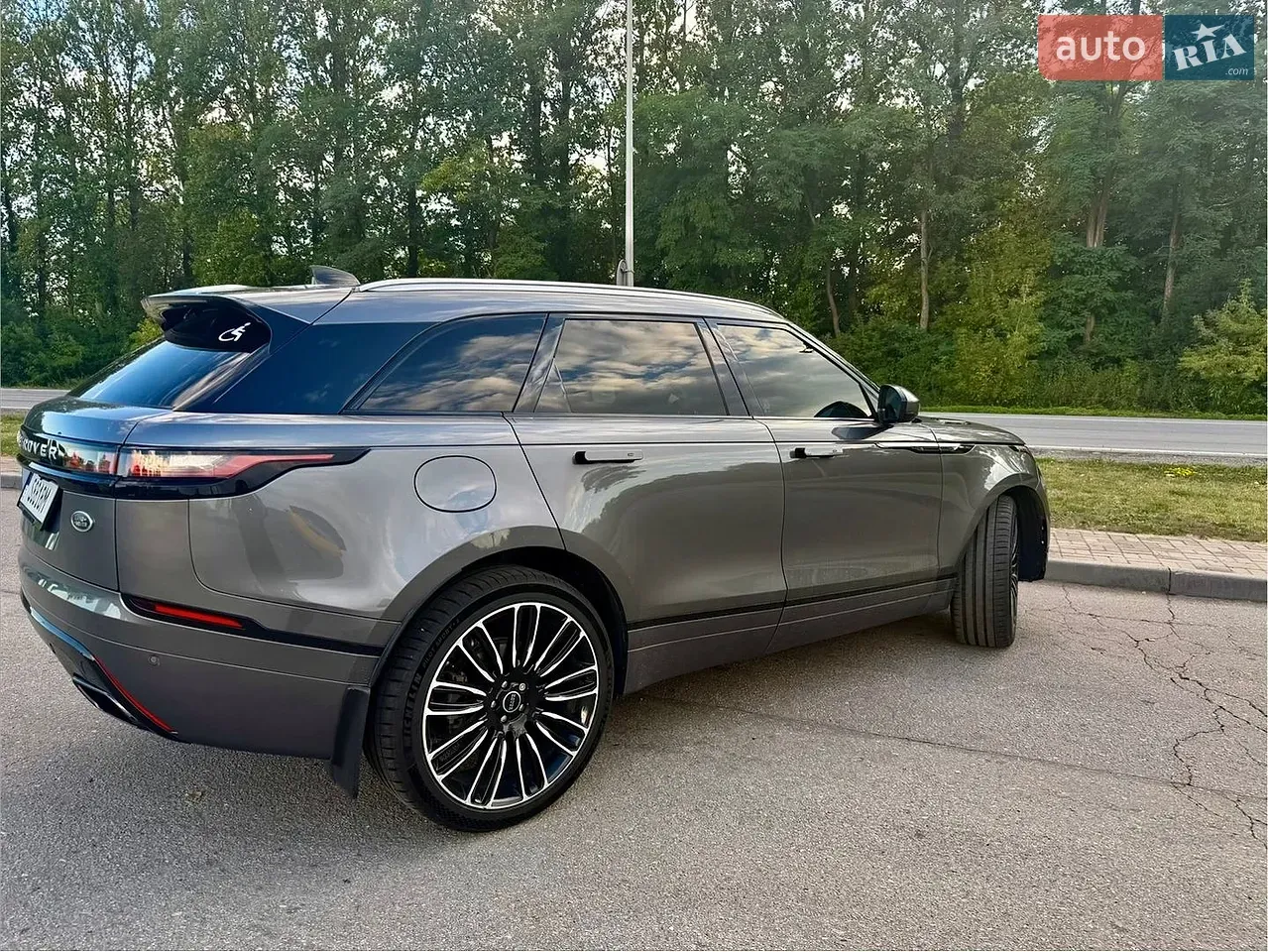 Land Rover Range Rover Velar 2019 photo 2