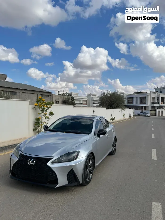 Lexus Is 250 2010 photo 2