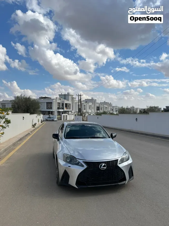 Lexus Is 250 2010 photo 3