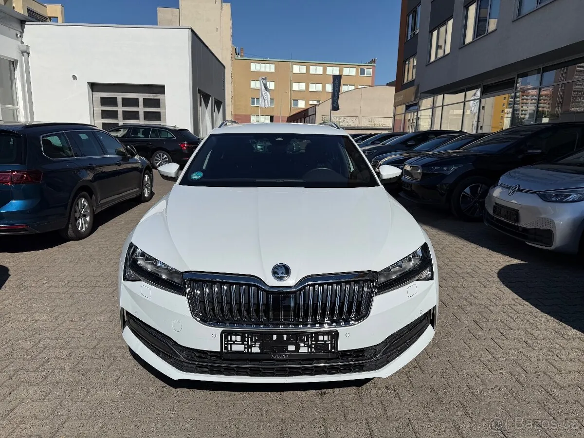 Skoda Superb 2023 photo 2