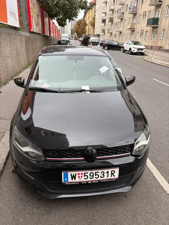 Volkswagen Polo 2011 photo 2