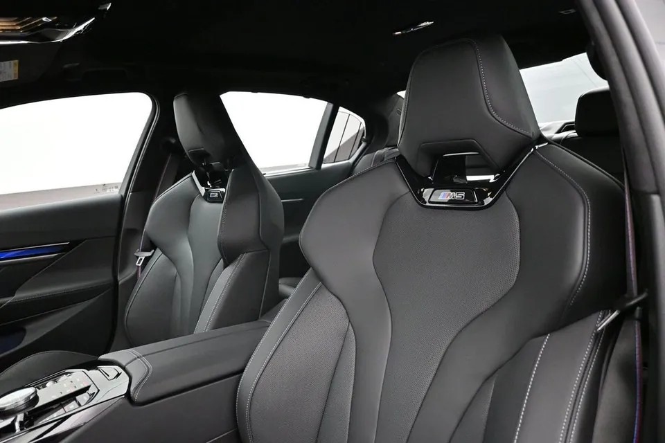 BMW M5 2027 photo 4