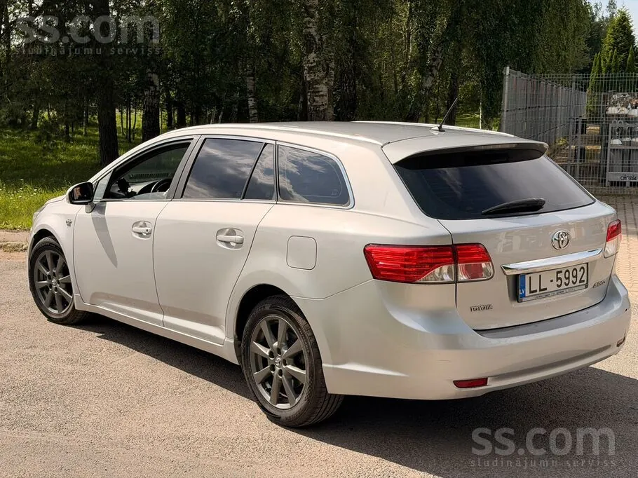 Toyota Avensis 2013 photo 5
