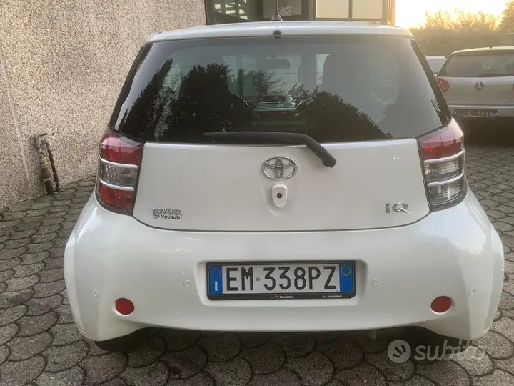 Toyota Iq 2012 photo 5