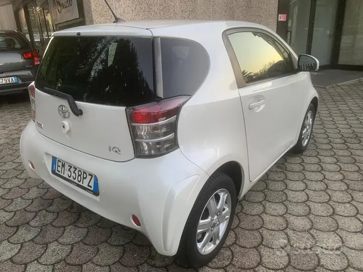 Toyota Iq 2012 photo 4