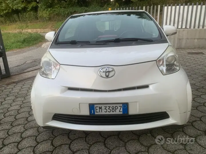 Toyota Iq 2012 photo 2
