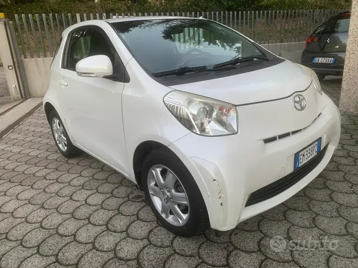 Toyota Iq 2012 photo 3