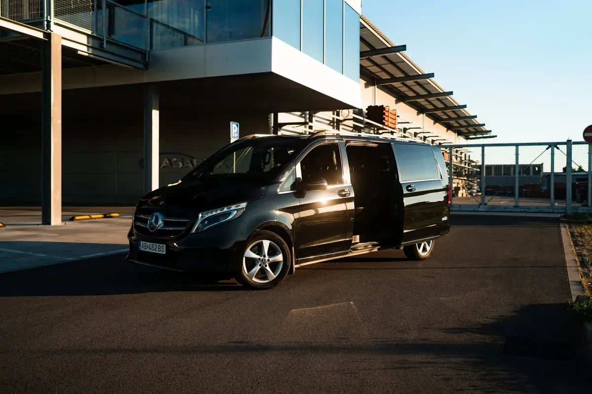 Mercedes-Benz V-Class 2020 photo 2