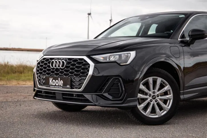 Audi Q3 2022 photo 3