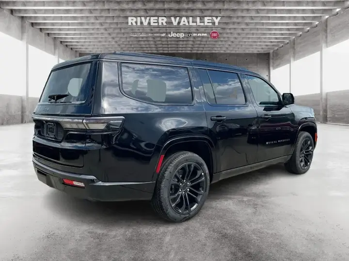 Jeep Grand Wagoneer 2026 photo 3