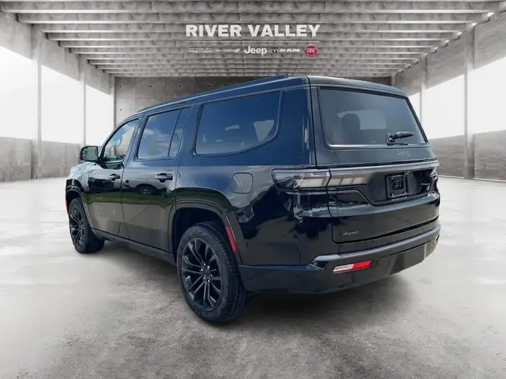 Jeep Grand Wagoneer 2026 photo 5
