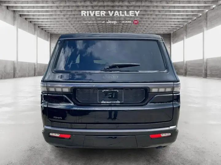 Jeep Grand Wagoneer 2026 photo 4