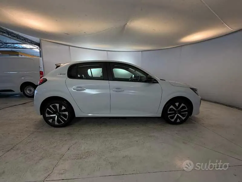 Peugeot 208 2025 photo 4
