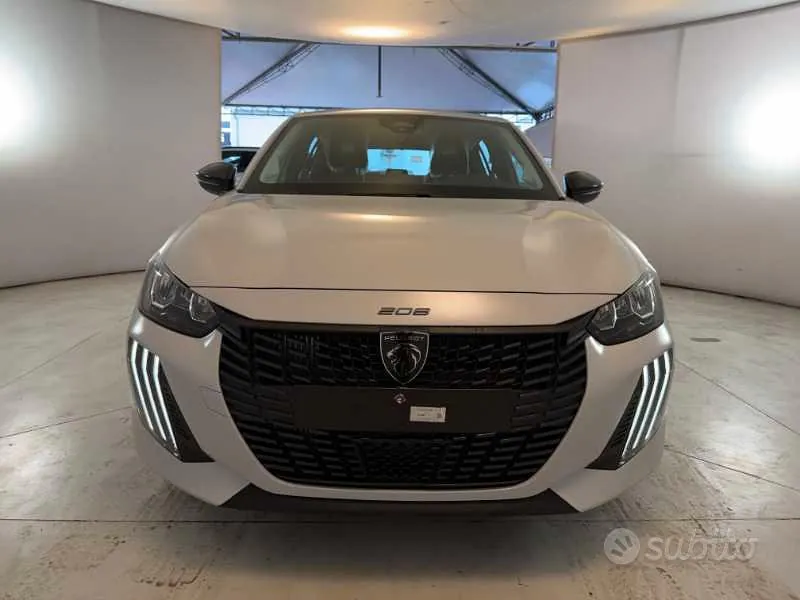 Peugeot 208 2025 photo 2
