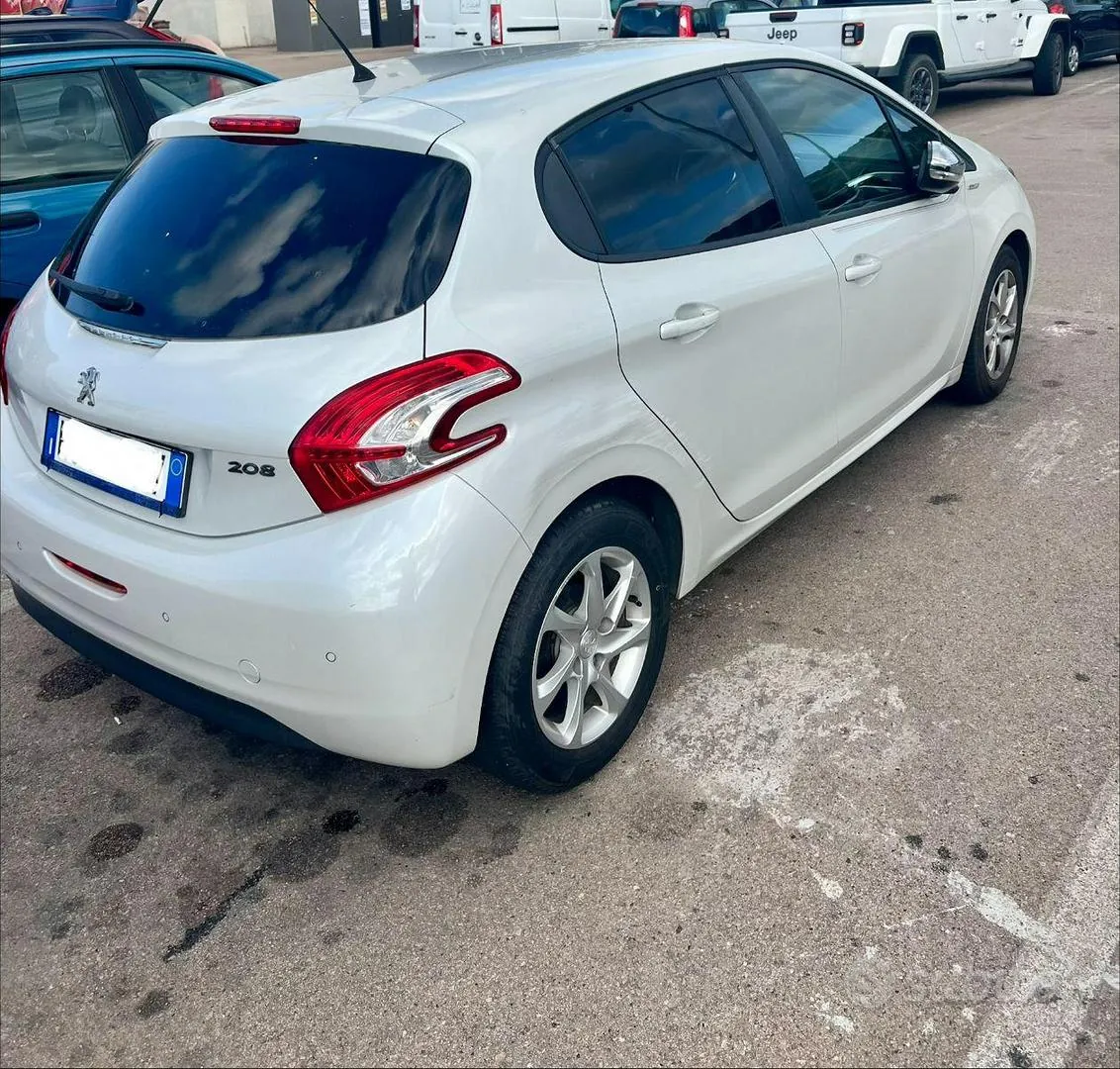 Peugeot 208 2014 photo 3