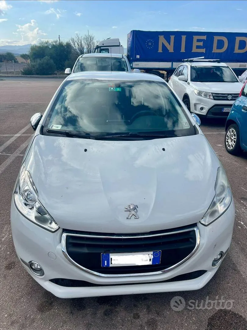 Peugeot 208 2014 photo 2