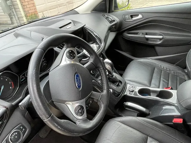 Ford Escape 2015 photo 2