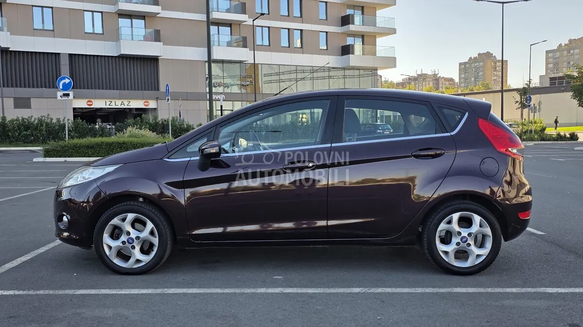Ford Fiesta 2010 photo 2