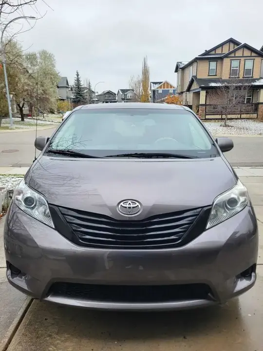 Toyota Sienna 2012 photo 2
