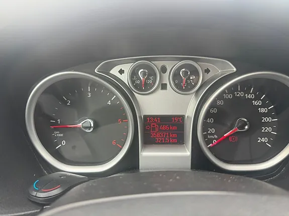 Ford Focus 2010 photo 3