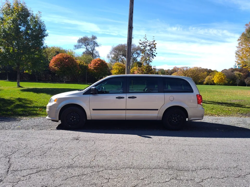 Dodge Grand Caravan 2013 photo 3